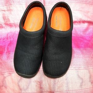 Merrell Womens size 6 black mules/clogs